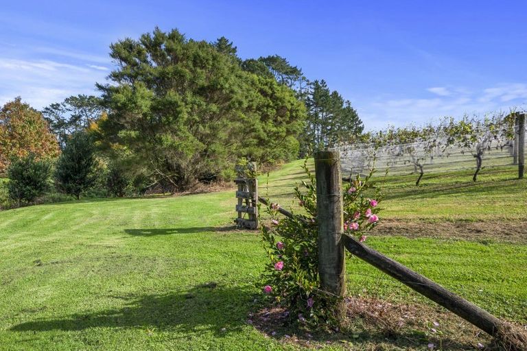 Photo of property in 583 State Highway 16, Kumeu, 0891