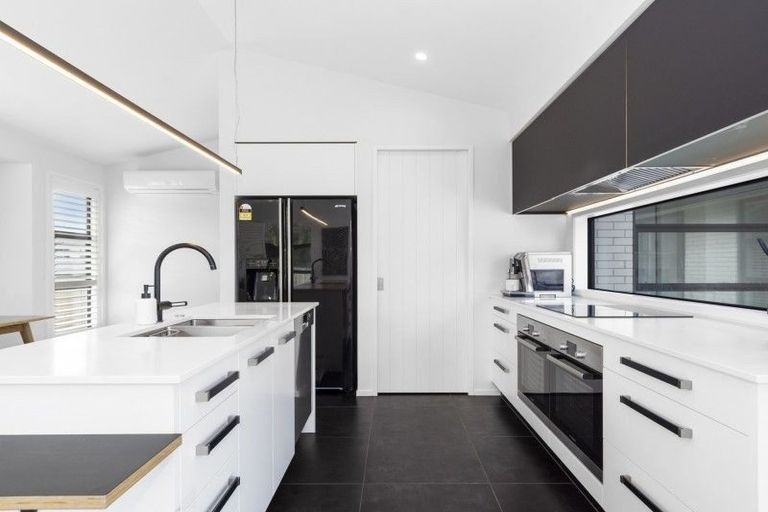 Photo of property in 38 Puhirake Crescent, Pyes Pa, Tauranga, 3112