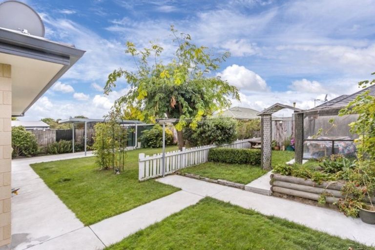 Photo of property in 2/14 Lamorna Road, Parklands, Christchurch, 8083