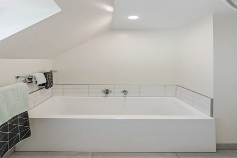 Photo of property in 1/122 Office Road, Merivale, Christchurch, 8014