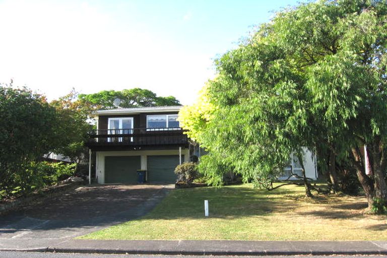 Photo of property in 73 Lantana Road, Green Bay, Auckland, 0604