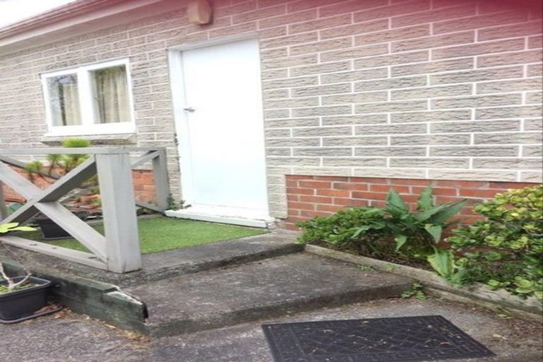 Photo of property in 17 Edgeworth Road, Glenfield, Auckland, 0629