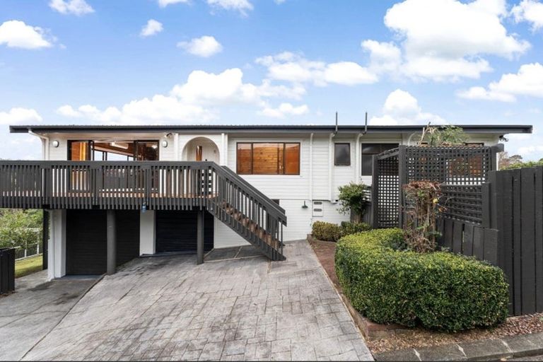 Photo of property in 10 Lagoon Way, West Harbour, Auckland, 0618