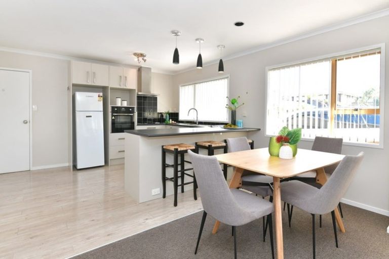 Photo of property in 2/24 Tamariki Avenue, Kelston, Auckland, 0602