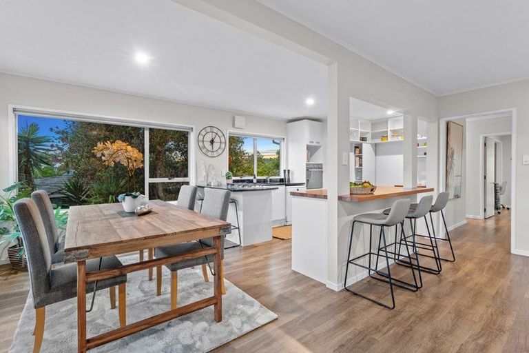 Photo of property in 94 Glencoe Road, Browns Bay, Auckland, 0630