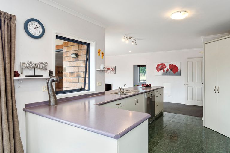 Photo of property in 2 Waterside Drive, Pyes Pa, Tauranga, 3112