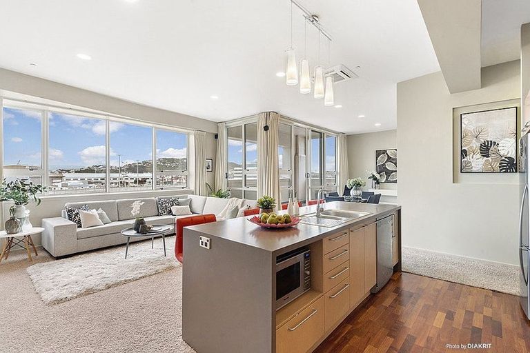 Photo of property in Stadium Garden Flats, 215/107 Thorndon Quay, Pipitea, Wellington, 6011