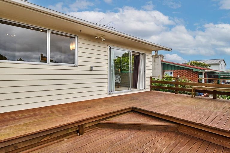 Photo of property in 14 Ardal Grove, Tirohanga, Lower Hutt, 5010