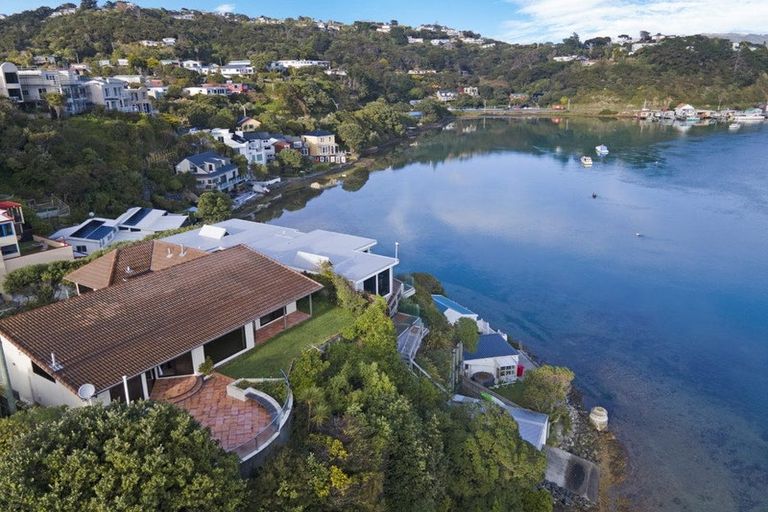 Photo of property in 16 Trevor Terrace, Paremata, Porirua, 5024