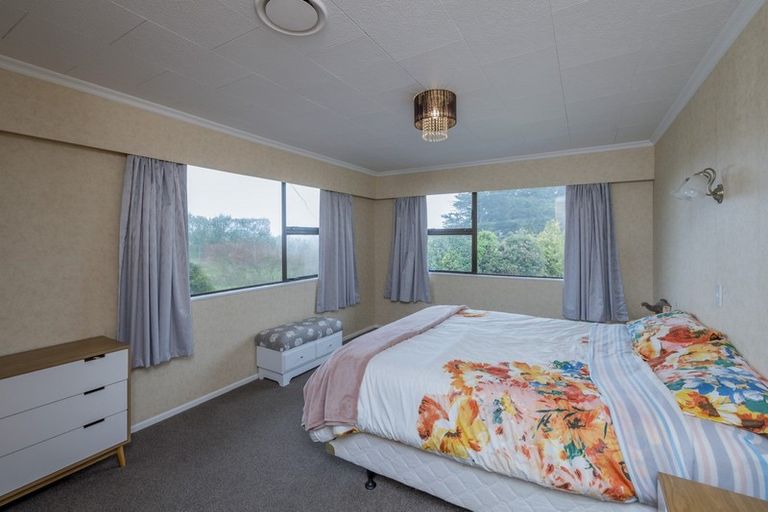 Photo of property in 292 Heatherlea Road East, Levin, 5571