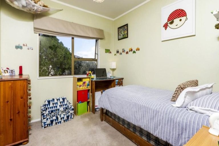 Photo of property in 27a Topliss Drive, Northcross, Auckland, 0632