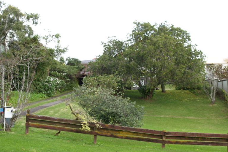 Photo of property in 36 Evelyn Road, Cockle Bay, Auckland, 2014