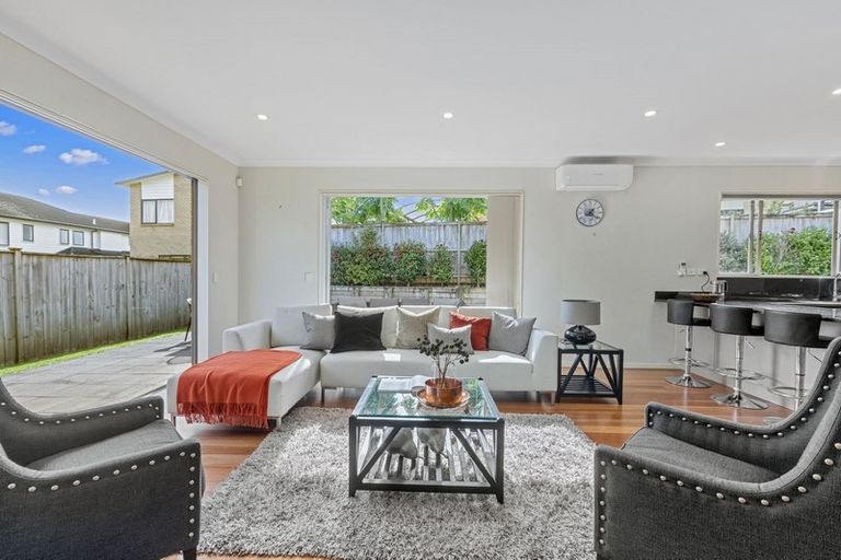 Photo of property in 12 Bur Oak Terrace, Schnapper Rock, Auckland, 0632