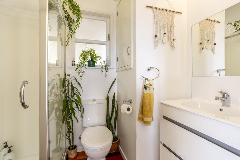 Photo of property in 17 Awaroa Road, Helensville, 0800