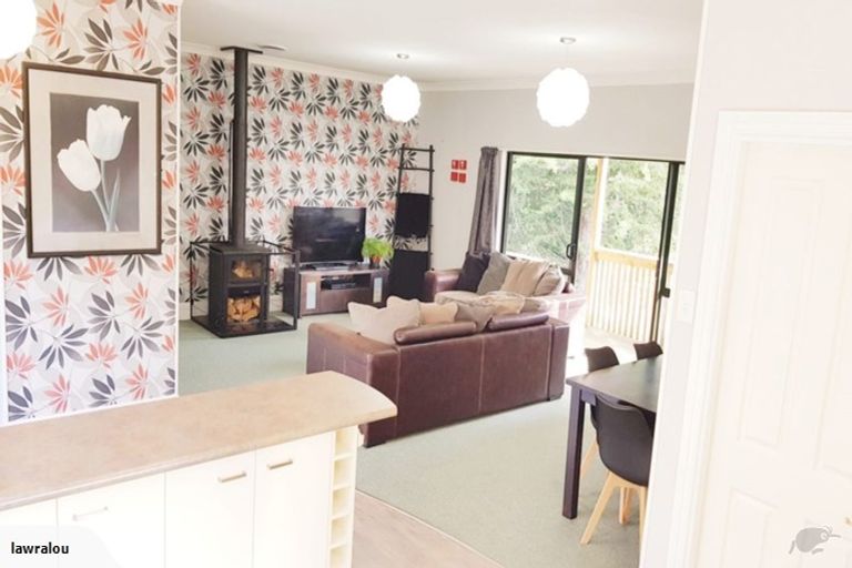 Photo of property in 49 Saunders Close, Whitby, Porirua, 5024