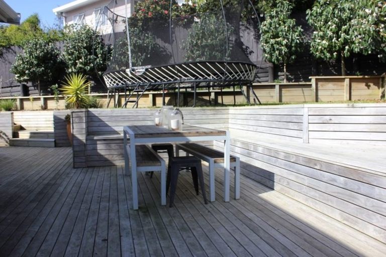 Photo of property in 90 William Bayes Place, Red Beach, 0932