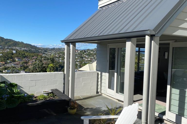 Photo of property in 16 Cavalry Close, Crofton Downs, Wellington, 6035