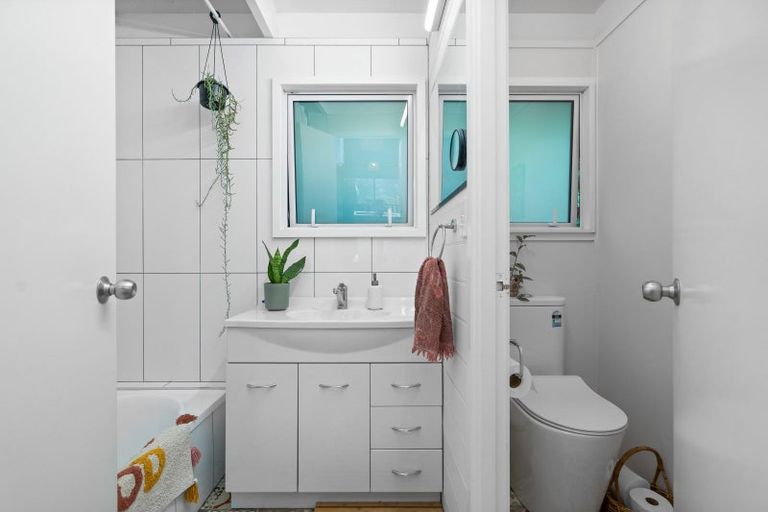 Photo of property in 126 Western Hills Drive, Kensington, Whangarei, 0112