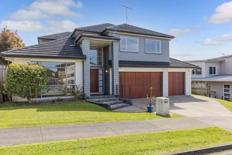 Photo of property in 42 Seresin Crescent, Flat Bush, Auckland, 2016