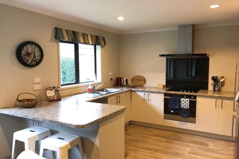 Photo of property in 98a Kawaha Point Road, Kawaha Point, Rotorua, 3010