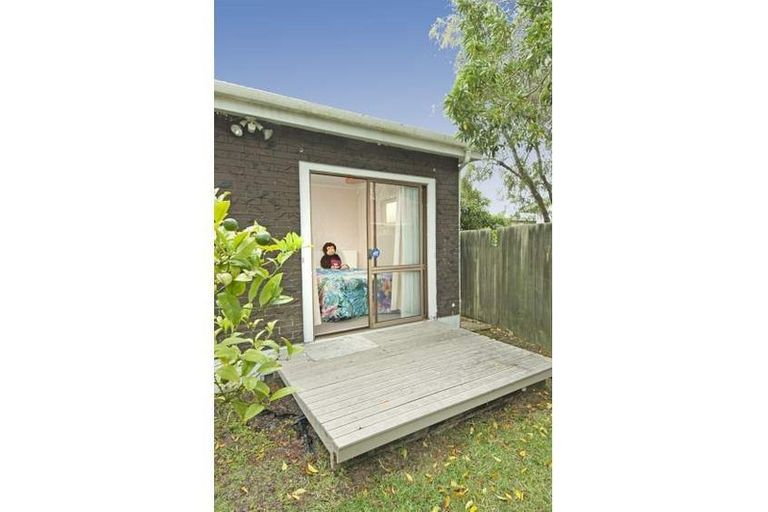Photo of property in 21 Ranui Station Road, Ranui, Auckland, 0612