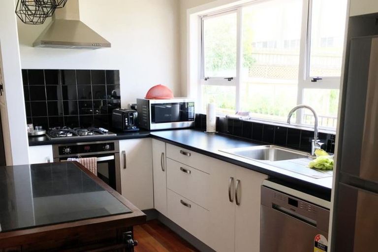 Photo of property in 27 Trafalgar Street, Westown, New Plymouth, 4310