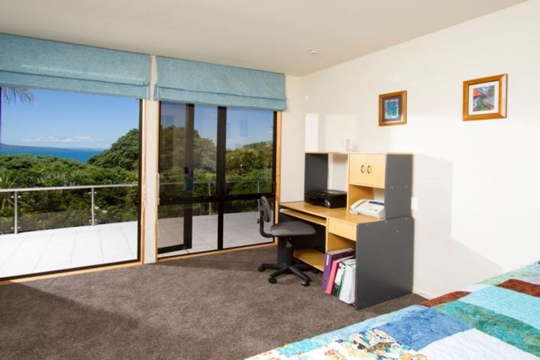 Photo of property in 2/19 Churchill Road, Murrays Bay, Auckland, 0630