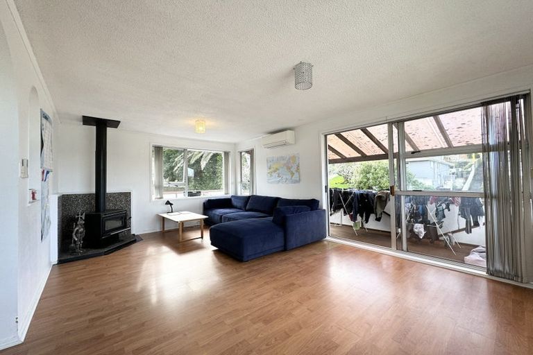 Photo of property in 6 Cottam Grove, Northcross, Auckland, 0632