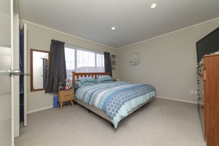 Photo of property in 5 Tellin Close, Massey, Auckland, 0614