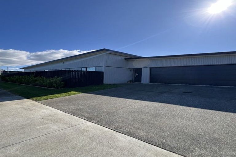 Photo of property in 121 Battalion Drive, Papakura, 2110