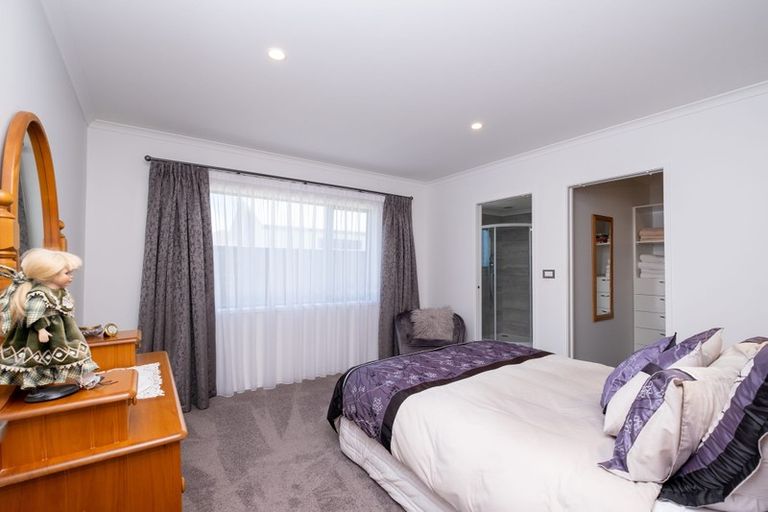 Photo of property in 12 Montague Grove, Stratford, 4332