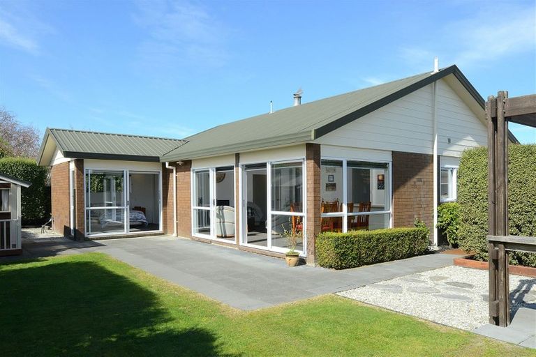 Photo of property in 30 Beauford Place, Parklands, Christchurch, 8083