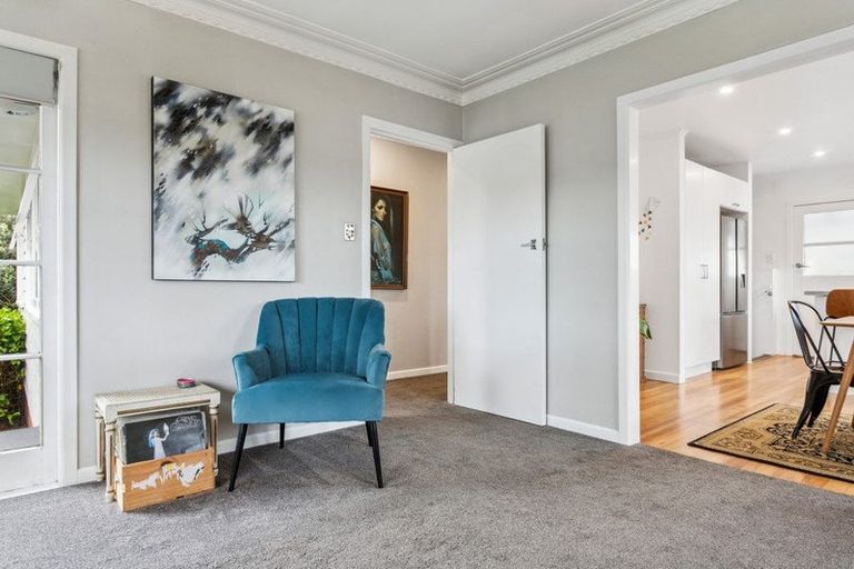 Photo of property in 4 Maunder Place, New Lynn, Auckland, 0600