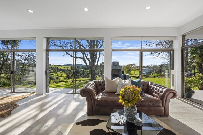 Photo of property in 49 Vaughans Road, Okura, Albany, 0792