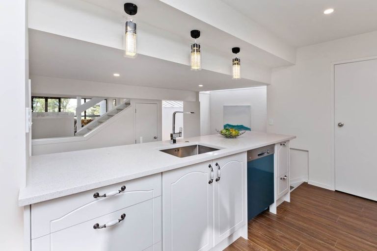 Photo of property in 2/51 Seaton Road, Murrays Bay, Auckland, 0630