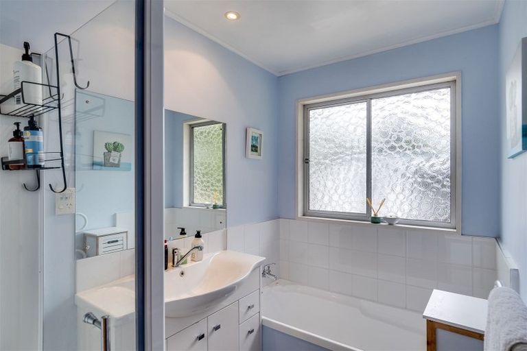 Photo of property in 2 O'connell Road, Bay View, Napier, 4104