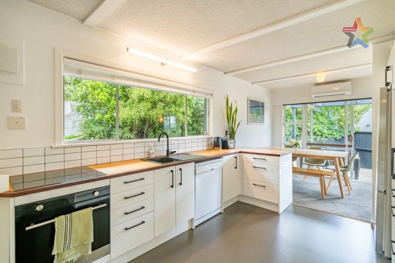 Photo of property in 6 Nikau Road, Point Howard, Lower Hutt, 5013