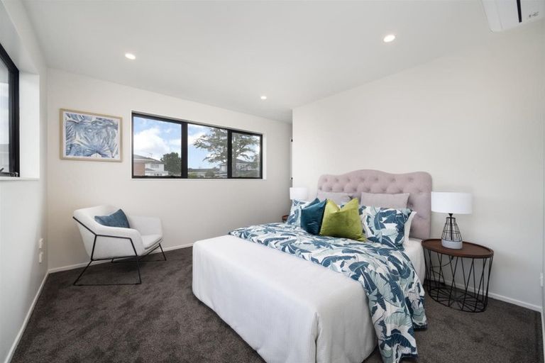 Photo of property in 76a Botany Road, Botany Downs, Auckland, 2010