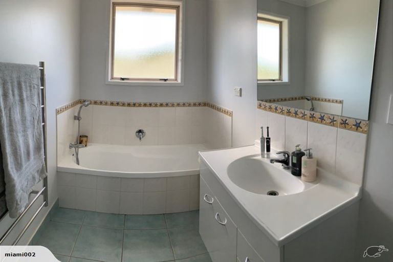 Photo of property in 1/20 Ellenbury Place, Stanmore Bay, Whangaparaoa, 0932