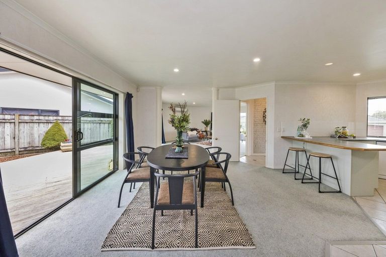 Photo of property in 8 Woodgate Court, Fitzherbert, Palmerston North, 4410