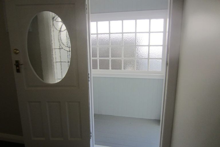 Photo of property in 2/139 Wadestown Road, Wadestown, Wellington, 6012