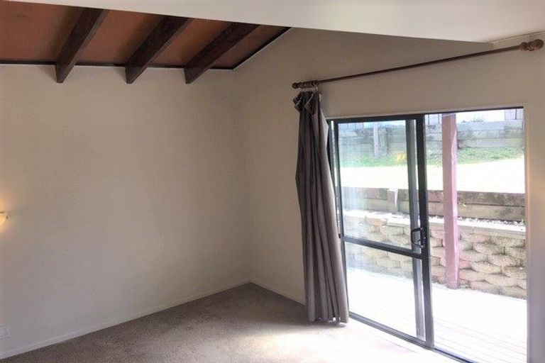 Photo of property in 15 Van Dyke Place, West Harbour, Auckland, 0618