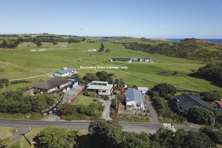 Photo of property in 11 Ripiro Drive, Baylys Beach, Dargaville, 0377