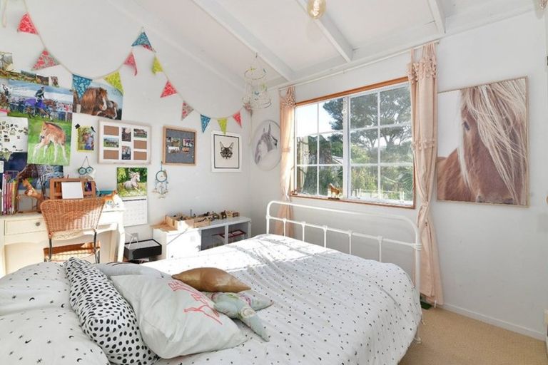 Photo of property in 2/56 Nigel Road, Browns Bay, Auckland, 0630