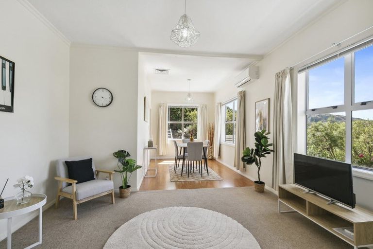 Photo of property in 44 Raroa Terrace, Tawa, Wellington, 5028