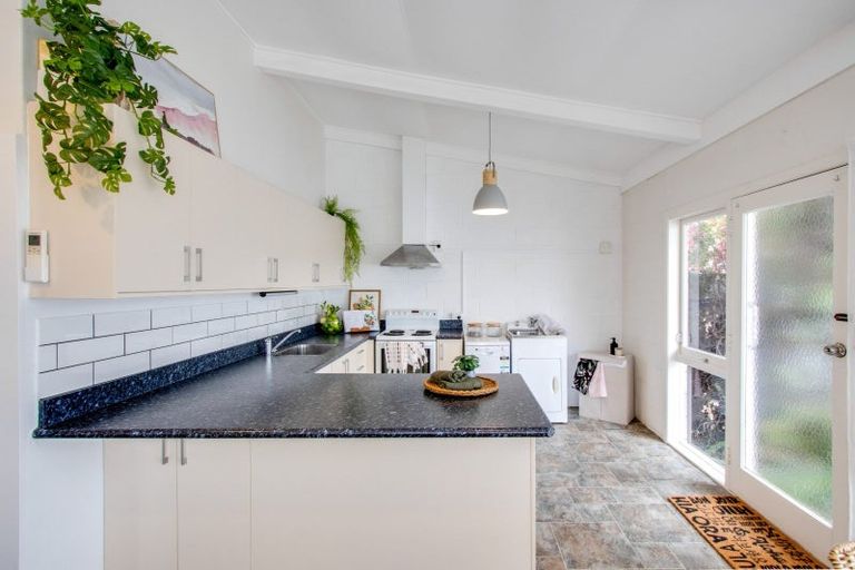 Photo of property in 2/204a Park Road South, Akina, Hastings, 4122