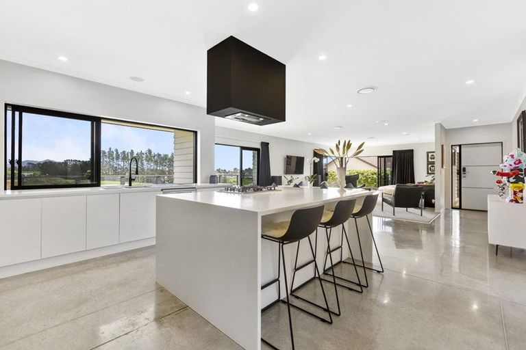 Photo of property in 5a Tupuhi Place, Highlands Park, New Plymouth, 4312