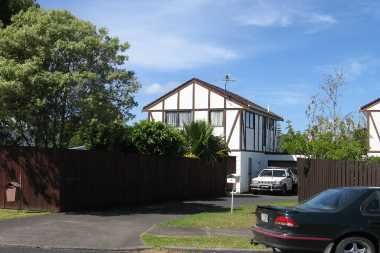 Photo of property in 2/7 Wilkinson Way, Browns Bay, Auckland, 0630