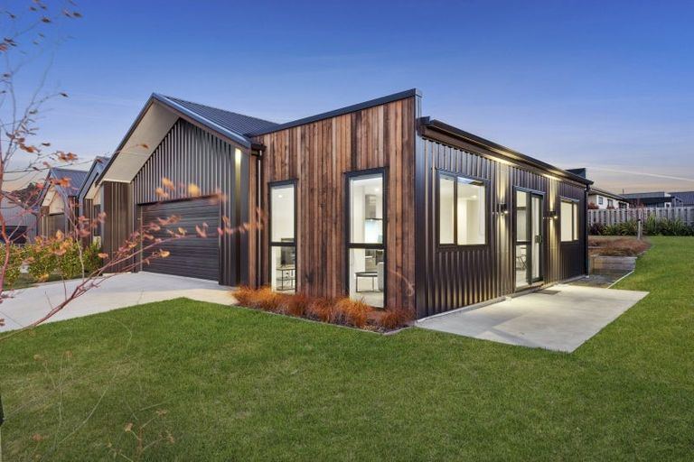 Photo of property in 25 Obelisk Street, Wanaka, 9305