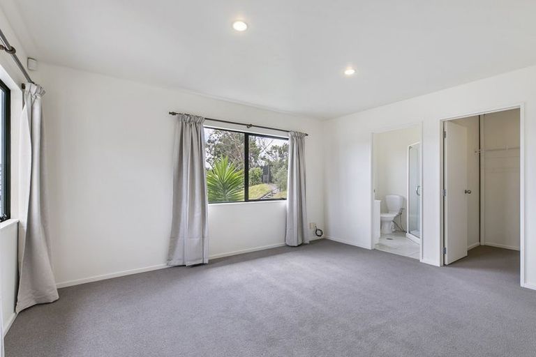 Photo of property in 13b Sunnydale Place, Oteha, Auckland, 0632